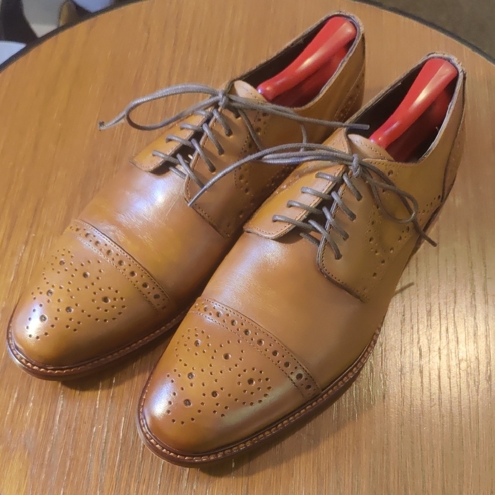 Classic Brown Leather Men's Dress Shoes. Size 9